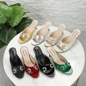 2024SS Fashion Fashion Midde-Geneal Sandals Hardware with Crystals Slippers Slippers Smither Bunser Bunser