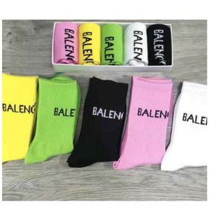 Männer Frauen Socken Geschenk Box Designer Stickerei Brief Baumwolle Sport Skateboard Straße Casual Socke mit