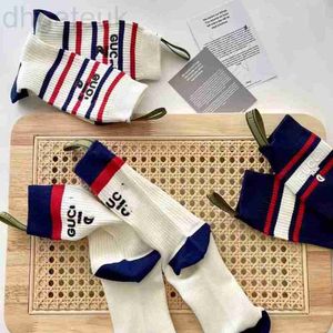 Socken, Strumpfwaren, Designermarke, hohe Qualität, Herbst und Winter, neuer europäischer Stil, High-End-Hot-Label-Buchstabe, trendiger Fersenriemen, mittlere Länge, DULT