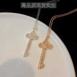 Designer High Version Brand Key Necklace Womens Sunflower Heart Crown Snowflake Versatile Sweater Chain Iris Light Luxury