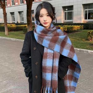 Sciarpe La stessa sciarpa a scacchi di Yu Shuxin in stile Instagram Scialle coreano con nappe calde di colore bianco e nero ispessito