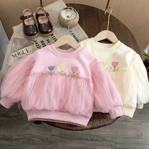 Bluza bluzy z dziewcząt pullover koronkowy sweter kwiatowy dla dzieci wiosna jesienna kwiat haft dla dzieci ubrania dla dzieci Koreańska stylla 231215