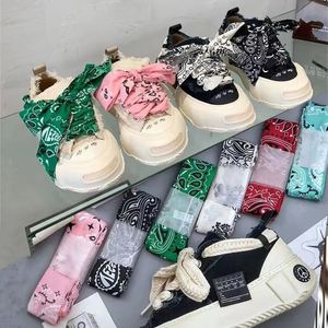 Skondelar tillbehör 2 datorer bredda Bibbon Cashew Flowers Shoelaces 180 cm Kvinnor Män Röd svartblå handmålad sport Casual basketball Diy Shoes Spets 231219