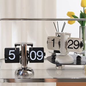 Digital auto flip relógio de mesa de metal movimento quartzo flip down relógio europeu clássico retro relógio de mesa decoração de escritório em casa 231220