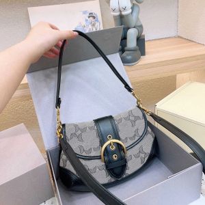 2024 Luxury Handbag Crossbody Designer väskor Kvinnor armhålor handväskor axelväska kvinnor klassisk bokstav fast färg handväska
