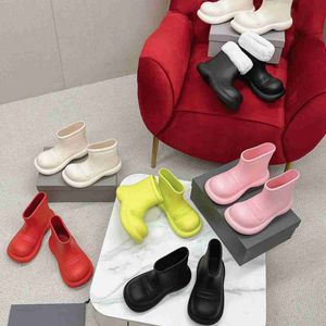 Famous designer shoes Rain boots for autumn and winter Stylish and non-slip Warm wool toe winter snow ankle boots Red Christmas gifts Waterproof casual booties