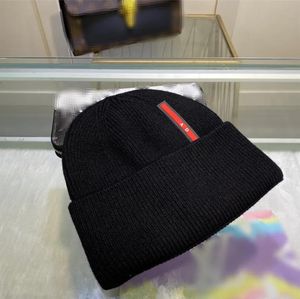 2023 Moda Tasarımcıları Beanie Klasik Mektup Rozeti Kafatası Soğuk Cap Adam Kadın Sıcak Sonbahar Kış Takılı UNISEX İYİ KALİTE