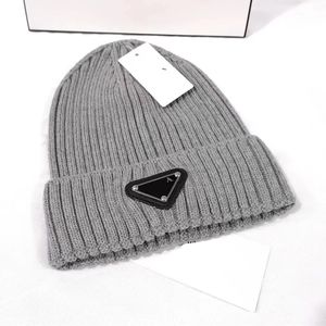 Hochwertige Designer-Beanie mit klassischem Buchstaben-Strick-Mütze für Herren und Damen, Herbst-Winter, warme, dicke Wolle, Stickerei, kalte Mütze, Paar, modische Straßenhüte