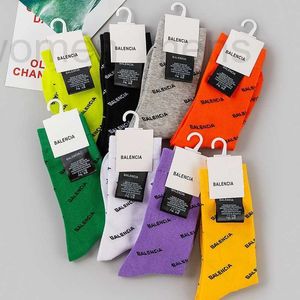 Socken Strumpfwaren Designer Marke BB Wintersocke Roter Buchstabe Regenbogenfarbe Kalb Mittelrohr Baumwolle Fluoreszierend Candy Weiblich HT52