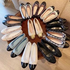 Klänningskor Beige Goatskin Black Cat White Pink Paris Brand Designer Ballet Flats Women Spring Quilted äkta läderslip på Ballerina Luxury Round Toe Ladies