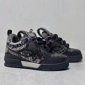 Designermarke SKATE Herren-Sneaker, modischer Klassiker, bedrucktes Schlangenleder, lässige Brotschuhe für Damen, Outdoor-Joggingschuhe der Marke Donkey B22