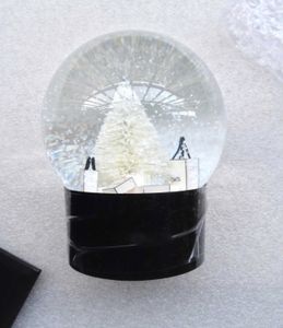 ديكورات 2023 CCLassics Snow Globe مع شجرة عيد الميلاد داخل سيارة الديكور كريستال الكرة الخاصة