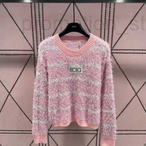 女性用セーターデザイナーラグジュアリーブランドMiumius Mohair Seaters Embroideryスウェットシャツ高級Tシャツ女性ラウンドネックプルオーバーコート冬の温かいセーター