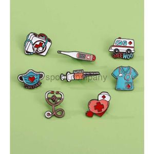 2024 Medical Metal Metal Broche Tubo de agulha estetoscópio Kit de primeiros socorros gato enfermeiro cão médico animal paciente paciente distintivo punk punk jóias acessórios de moda