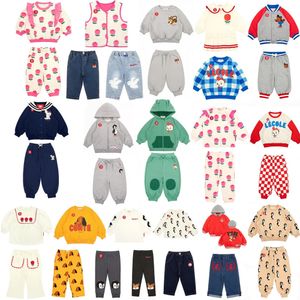 Koreanska baby tröjor och byxuppsättning Autumn Brand Toddler Girl Boy Casual Sweatshirts Outwear Long Sleeve Tee Shirts 231220