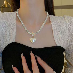 French Style Diamond Studded Pearl Heart Pendant Necklace, Minimalist Design, Fashionable Collarbone Chain, Niche Temperament Necklace