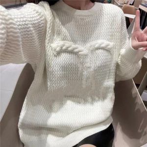 Suéter feminino de designer de luxo de explosão de outono Celebridade da Internet sul-coreana com peito cc design suéter temperamento todo estilo desleixado top de cor sólida