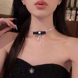 Dance Girl ~ Sparkling Diamond Bow Halsband, lätt och unik design, krage choker halskedja, kvinna