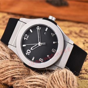 شاهد Men Men Luxury Watches Designer Brand عالية الجودة ساعة مراقبة حزام حزام المطاط ، فرقة Sapphire المقاومة للماء Relogio Watch Relojes Mens Watch Reloj