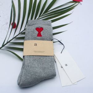 Hjärta sockedesigner Socks Herrens kvinnors mode broderi mönster ränder solid färg svart vit grå hög kvalitet lyxig bomullssport casual amis paris 842