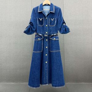 Sukienka damska europejska marka mody Blue Lapel Neck Numon rękawów Zebrane talia metalowa dekoracja dżinsowa sukienka midi