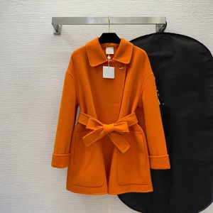 Brand Coat Women Designer sobretudo casaco de manga longa Moda de moda decoração Windbreaker Warm Lapeel Neck Belt Cardigan, 20 de dezembro
