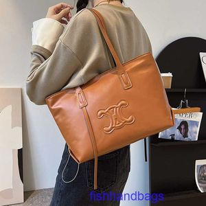 Luxo Designer Tote Bags Saco de couro macio de Celins Store para mulheres em 2023 Nova moda A textura simples, comutando grande capacidade com logotipo real