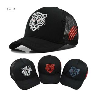 Kenzo Mens Hat Tiger Head broderade baseballmössor Fashionabla och trendiga Sun Shading Duckbill Caps Summer Breattable Mesh Caps 4137