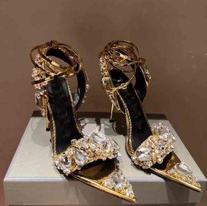 2024 Brud Sandaler Kvinnors bröllopsklänningsskor Hälen 110mm Pumpar Sandal Ankle Strap Mirror Leather Studded Crystal Stones Pointy Jewel Crystal-embellished Sandal
