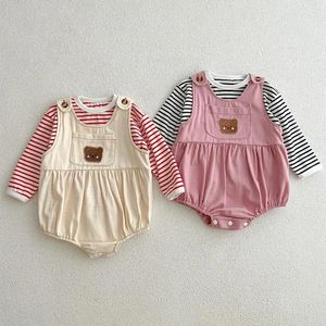 Kläderuppsättningar 2024 Spring Autumn Fashion Boy Girl Baby Rands Cotton Tops Cartoon Bear Suspenders Bodysuit 2st Infant T-shirt