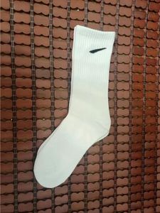 Socken für Herren und Damen, reine Baumwolle, klassisch, lange Socken, Designer, 10 Farben, atmungsaktiv, geruchshemmend, NK-Fußball, Basketball, Sportsocken