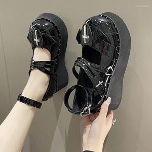 Sapatos de vestido Mulheres à venda 2023 de alta qualidade fivela bombas outono mary jane dedo do pé redondo senhoras plataforma rasa