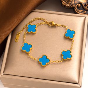 18k Gold Plated Classic Fashion Charm Armband Four-Leaf Clover Designer smycken Elegant pärlemor armband för kvinnor och män högkvalitativa designers