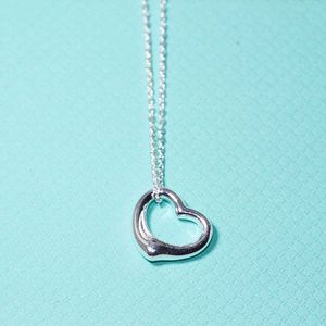 Designermarke Tiffays Halskette Boutiqury Valentines Day Geschenk Herzförmiges Sterling Silber High Edition mit Logo