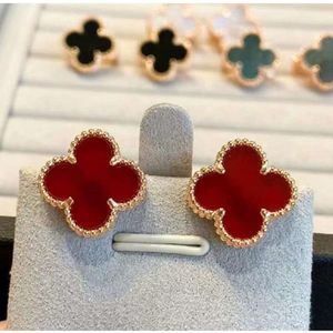2023 Stud Stud Fashion Vintage 4/Four Leaf Clover Desinger Earrings Silver 18K Gold Plated for Women Titanium Steel Wedding Jewelry Gift