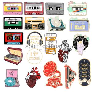 Trend Music Enamel Brooch Cute Gramophone CD Headphone Heart Rock Hip Hop Badge Fashion Punk Jewelry Nightclub Lapel Pin Jewelry