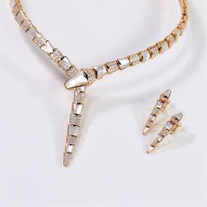 Europe America Designer Jewelry Sets Fashion Lady Women Brass 18K Gold Setting Diamond Mother of Pearl Snake Shape Wide Chain Dinn229S