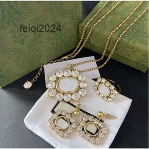 Luxury Sparkle Rhinestone Designer Necklace Girl Crystal Ear Studs Double Letter Diamond Pendant Stud Jewelry Set