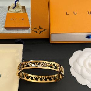 Women Letter Bangle Box Packaging Boutique Nuovo regalo di moda Gift Bange Classic Designer Jewelry Bracciale placcato