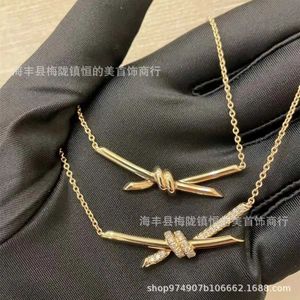 Designer's Brand Necklace High Edition Gold Plating Twisted 18K Rose Inlaid Diamond Knot Full Bone Chain