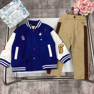 Luxury Kids Tracksuit Designer Baby Baseball Suit Size 100-150 Långärmad dragkedja Boys Jacket och Khaki Casual Pants 10 december