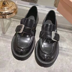 Plattform klackar loafers womens balettlägenheter designer sko mary jane skor spänne svart läder ballerina pumpar chunky loafers spetsar upp skolarbete formella klänningsskor