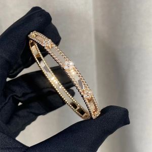 Charme de luxo pulseira designer pulseira para mulheres 18k banhado a ouro quatro trevo pulseira Europa América moda alta quaity pulseira festa de casamento presentes do dia dos namorados