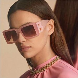 Moda Tasarımcı Güneş Gözlüğü Büyük Boy Retro Kadınlar Hollow B şeklinde tam çerçeve Sunglasse Square Style Kişisel Eyewear ile Kadınlar İçin 7 Renk Parti Yaz için