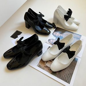 Höga klackar baletter skor mode skor äkta läder öppet på formell chunky klack slingbacks bowtie sandaler balett lägenheter skor fyrkantiga rotskor patent läder