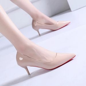 Kleidschuh-High-Heels, sexy spitze Zehen-Pumps, Hochzeitsschuhe, nackte schwarze Farbe, rote Gummi-Unterseite, Arbeit 231219