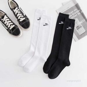 Çorap Çorap Kore versiyonu Ins Ins küçük x harf nk çapraz kanca buzağı plastik yüksek tüp çoraplar çocuk jk büyük uzun bacaklar ince nefes alabilen ve şık iftq