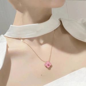 Högkvalitativ lyxklassiker Fyra Clover Pendant-halsband Designerkedja 18K Guldrosa skal för flicka Bröllop Moderdag smycken Kvinnor