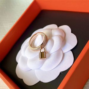 디자이너 여성 로즈 골드 링 클래식 잠금 반지 다이아몬드 고급 보석 크기 6 7 8 웨딩 패션 반지 선물