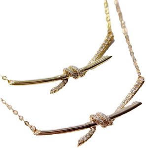 Collana contorta per placcatura in oro ad alta edizione del designer per donne 18k Light Luxury Fashion Kont Diamond Rope Clavicle Chain Tide Atn2